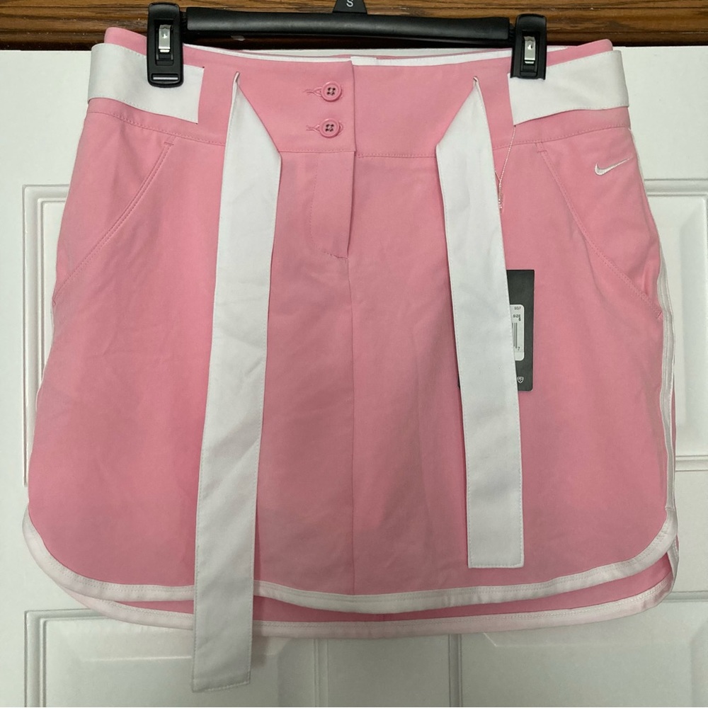 ⛳️Nike Golf Skort 6 NWT, see photos. Pink and white
